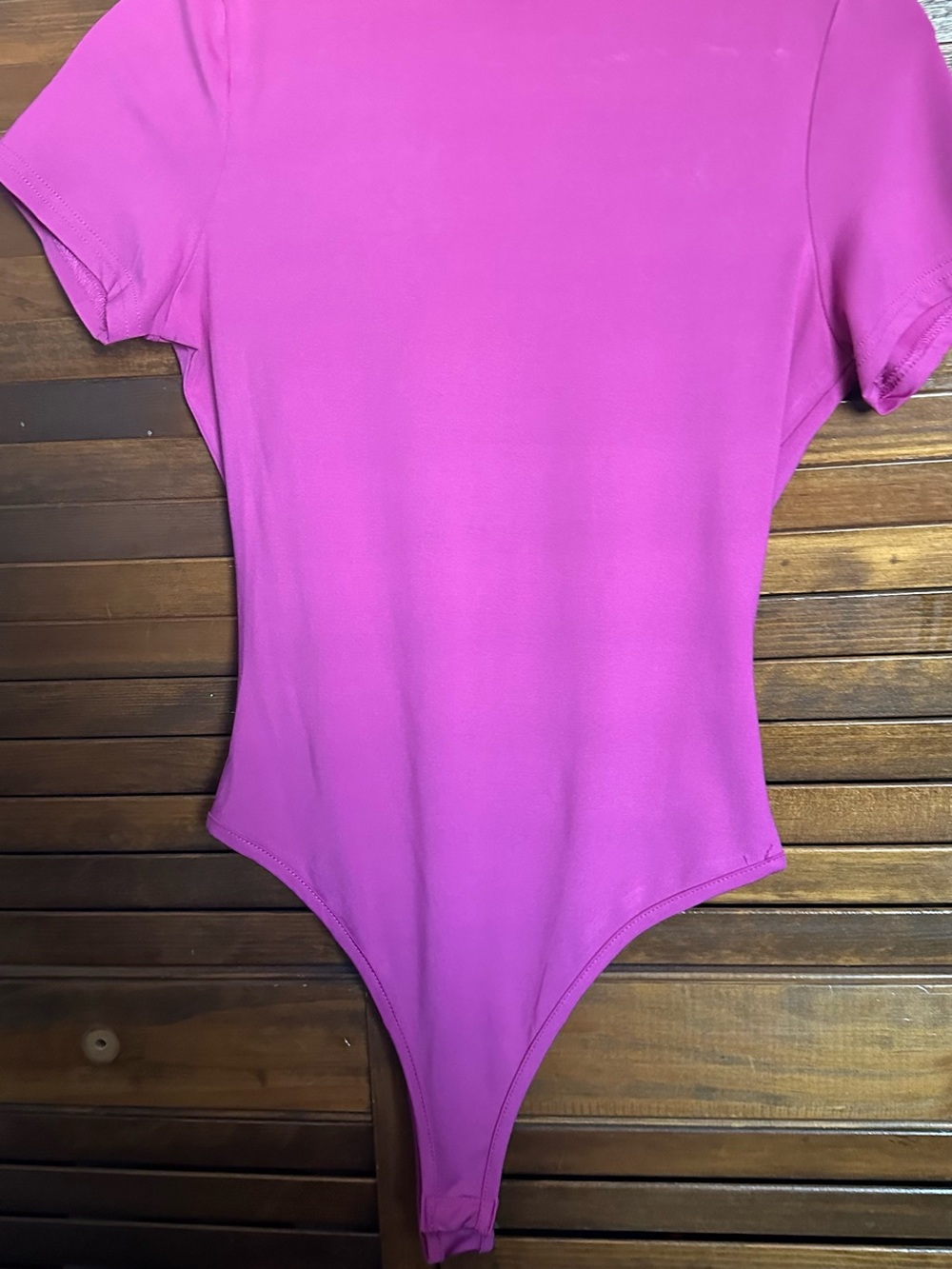 Daisy Bright Pink Short Sleeve One-Piece Bodysuit
